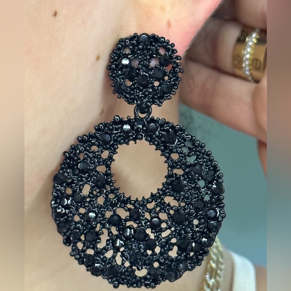 Black round crystal earrings - Picture 4 of 4